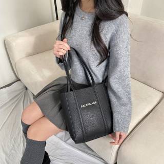 발렌시아가 에브리데이 크로스숄더백 XS
